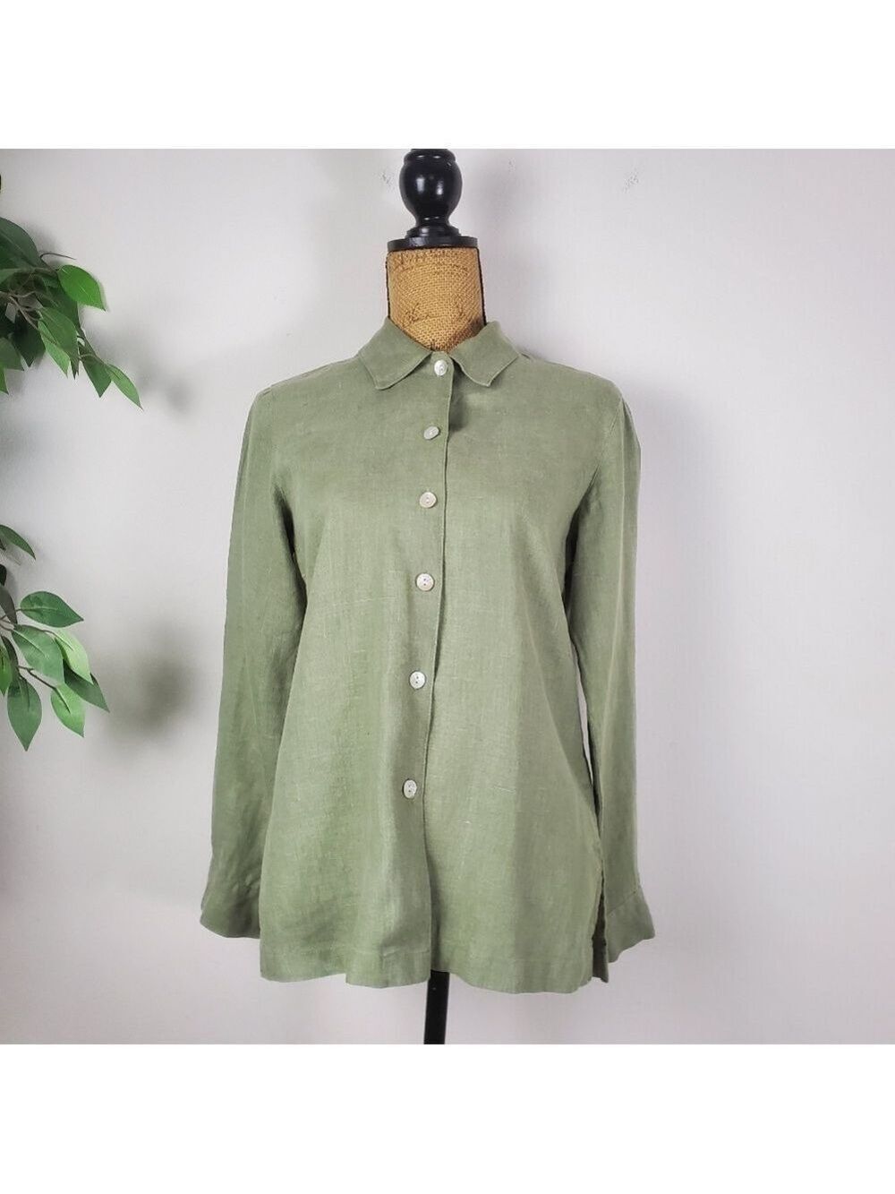 Chicos Linen Olive Green Button Up Top Mother of Pearl Buttons Size 0